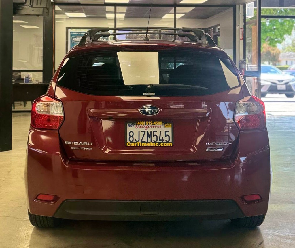 Subaru Impreza Wagon Vehicle Full-screen Gallery Image 10