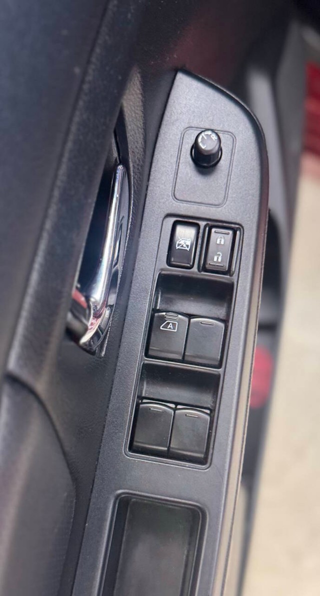 Subaru Impreza Wagon Vehicle Full-screen Gallery Image 12