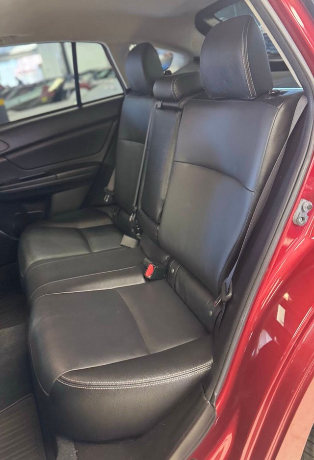 Subaru Impreza Wagon Vehicle Full-screen Gallery Image 23