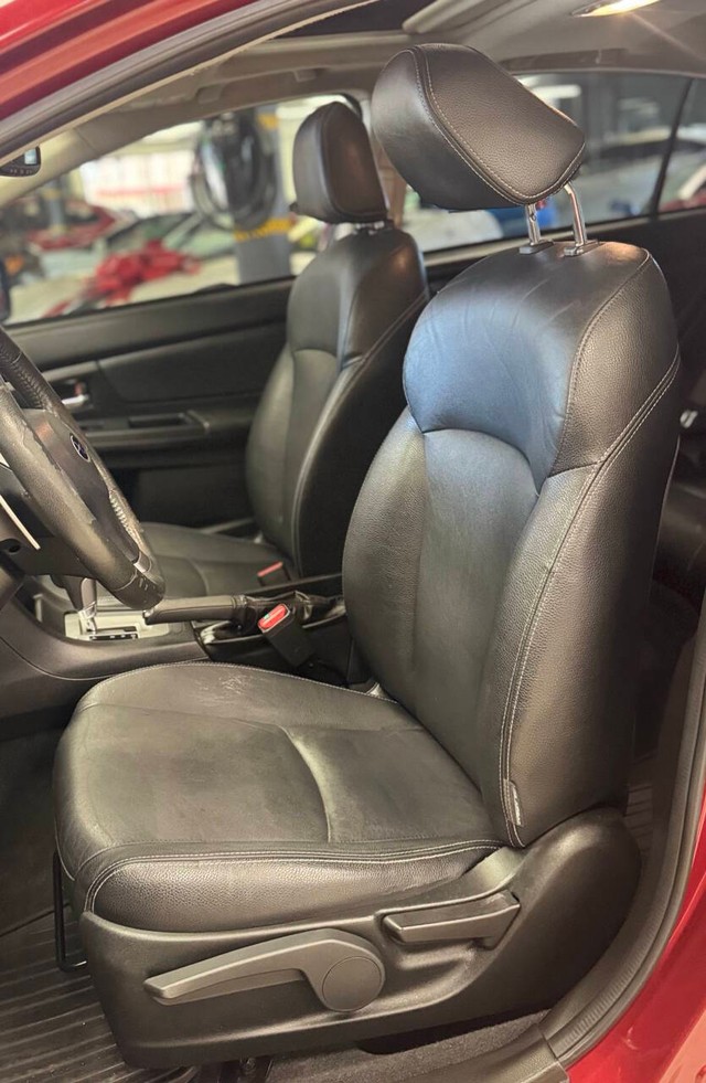 Subaru Impreza Wagon Vehicle Full-screen Gallery Image 24