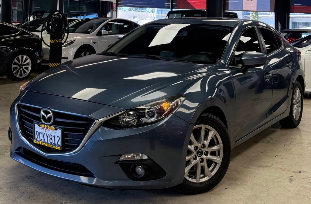 Mazda MAZDA3 Vehicle Full-screen Gallery Image 02