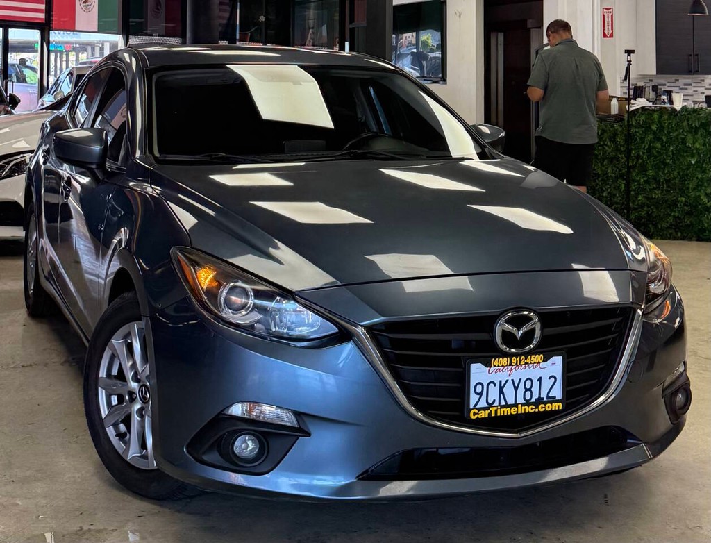 Mazda MAZDA3 Vehicle Full-screen Gallery Image 03