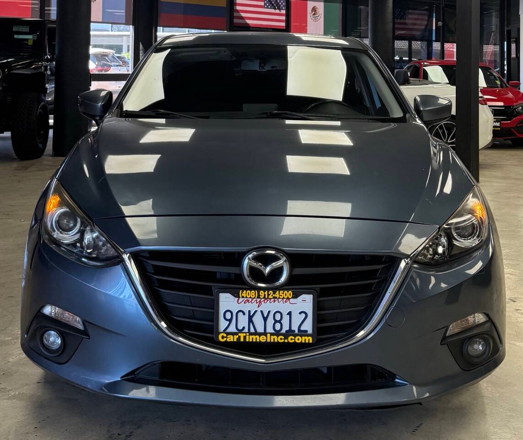 Mazda MAZDA3 Vehicle Full-screen Gallery Image 05