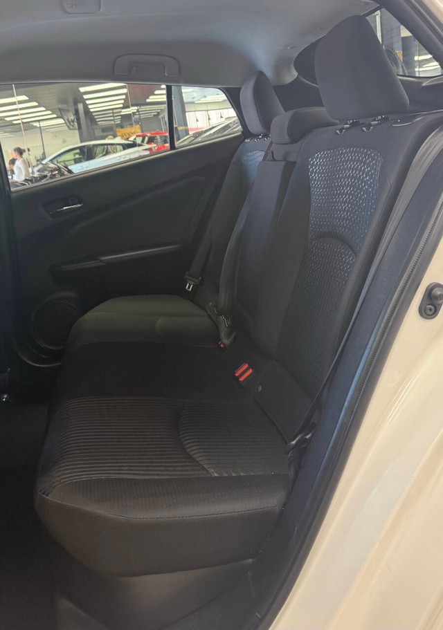 Mazda MAZDA3 Vehicle Full-screen Gallery Image 22