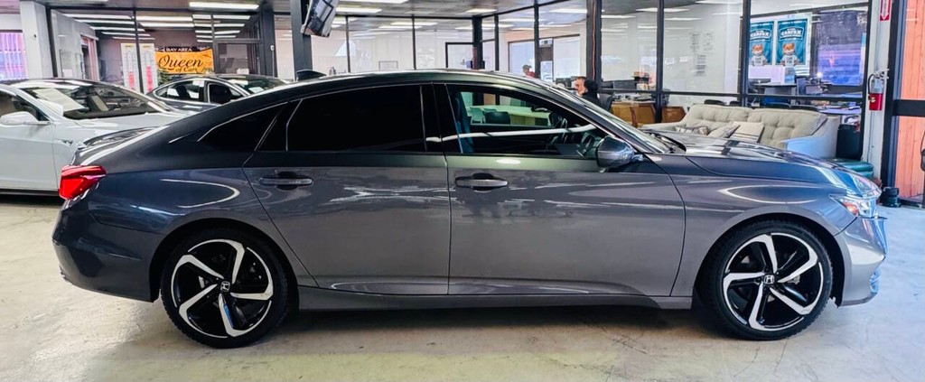 Honda Accord Sedan Vehicle Full-screen Gallery Image 05