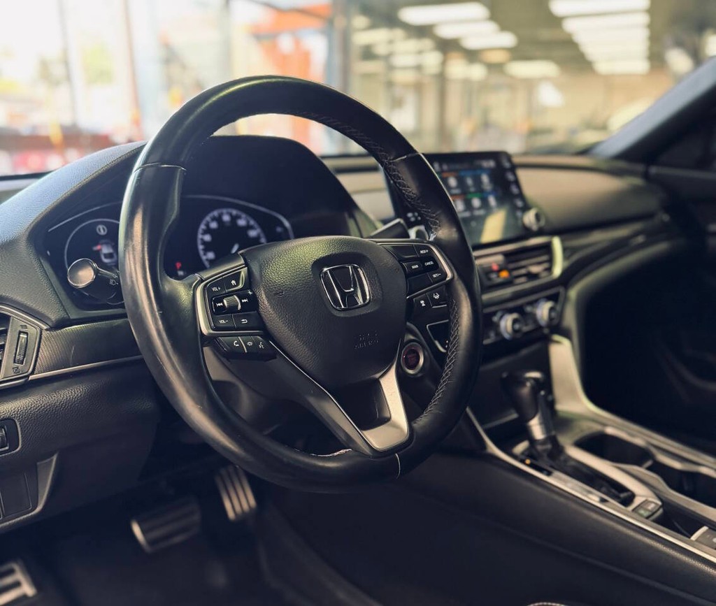 Honda Accord Sedan Vehicle Full-screen Gallery Image 10