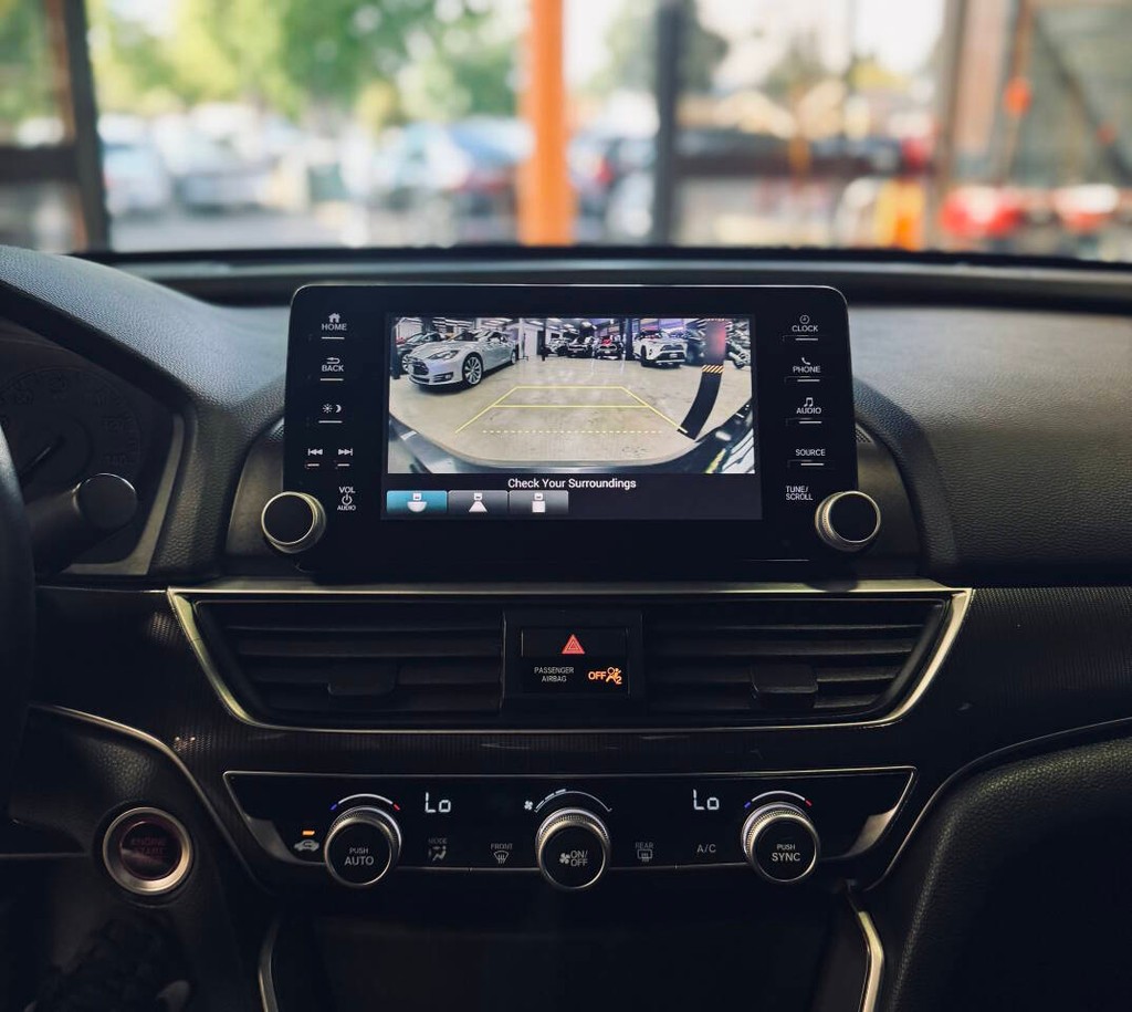 Honda Accord Sedan Vehicle Full-screen Gallery Image 11