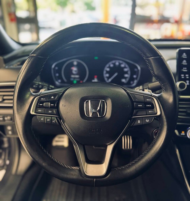 Honda Accord Sedan Vehicle Full-screen Gallery Image 09