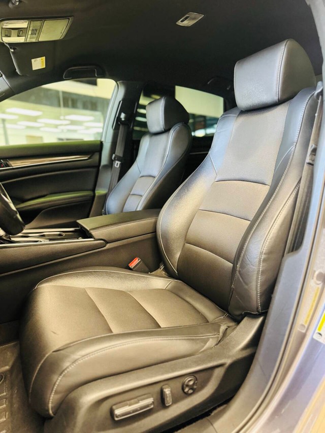 Honda Accord Sedan Vehicle Full-screen Gallery Image 12