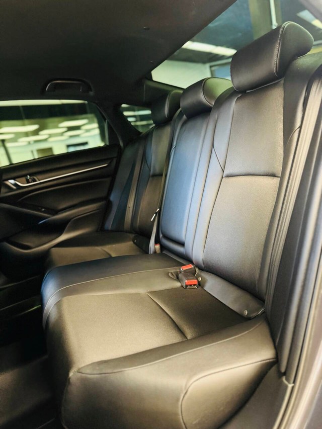 Honda Accord Sedan Vehicle Full-screen Gallery Image 15