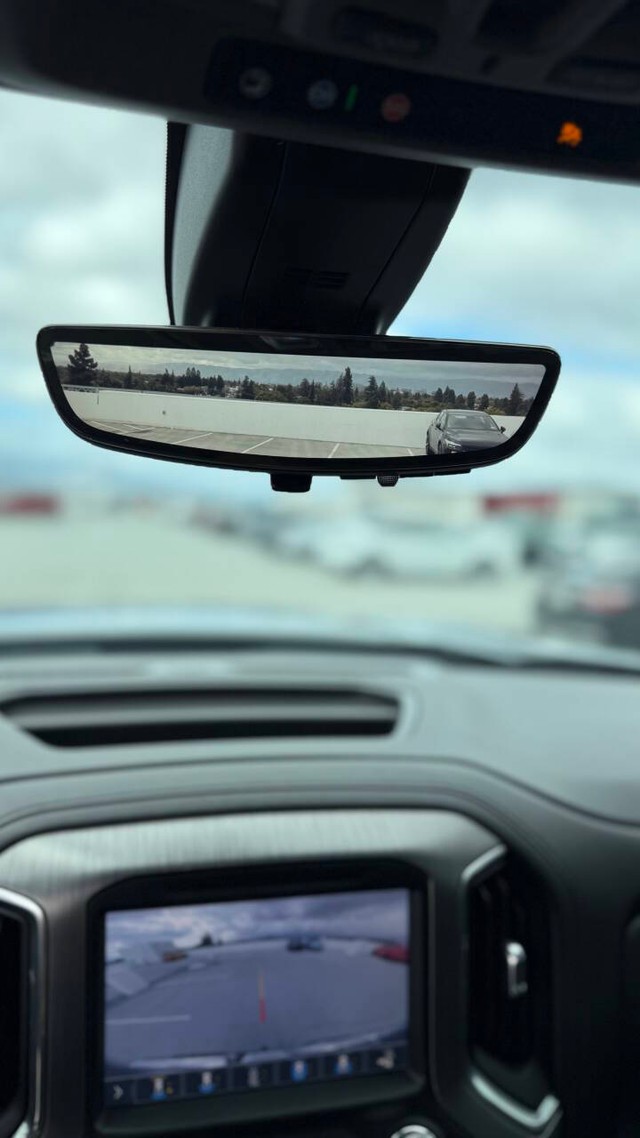 GMC Sierra 1500 Vehicle Full-screen Gallery Image 13