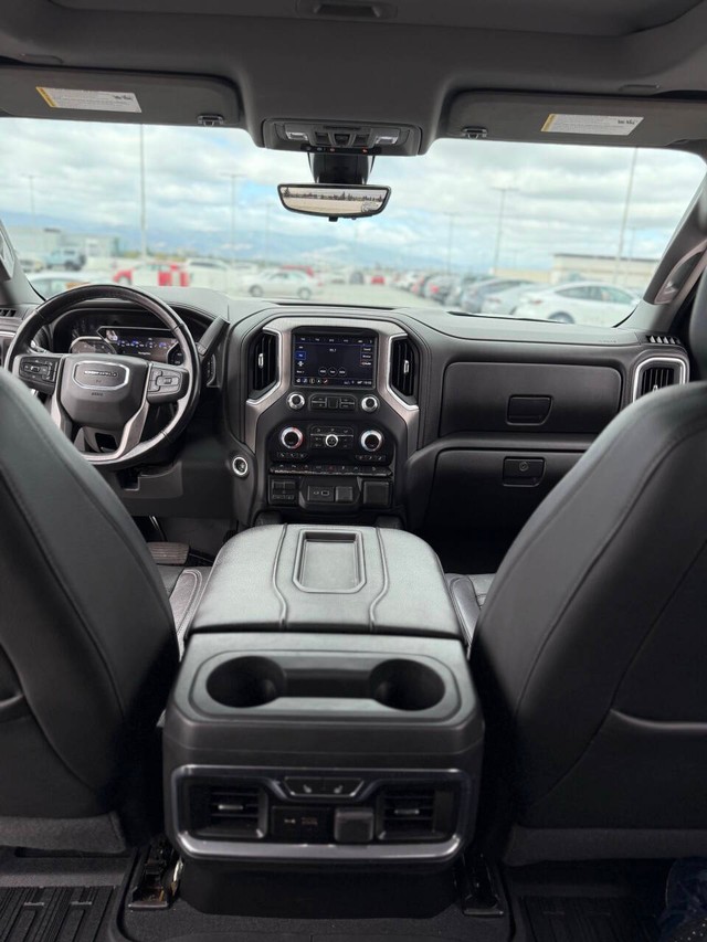 GMC Sierra 1500 Vehicle Full-screen Gallery Image 14