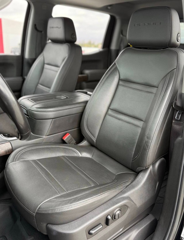 GMC Sierra 1500 Vehicle Full-screen Gallery Image 15