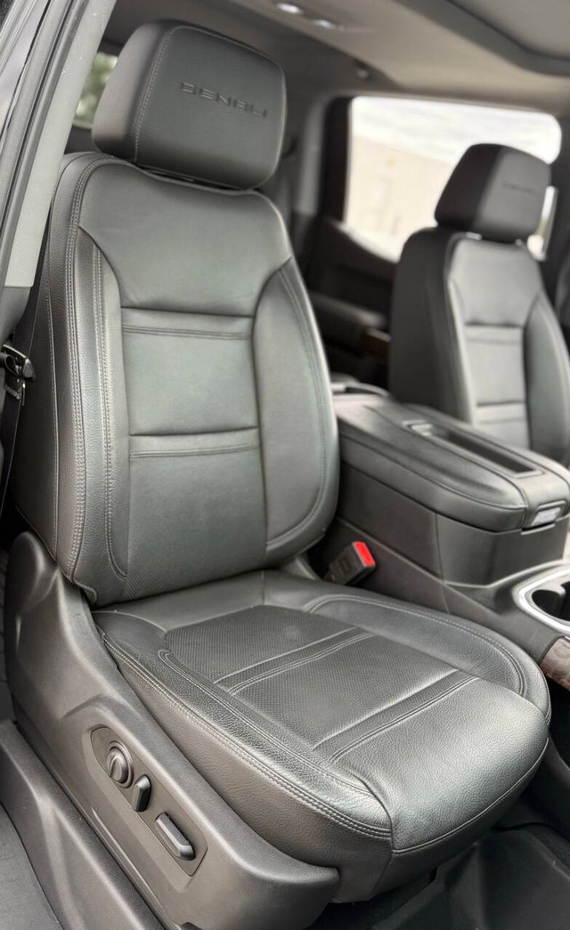 GMC Sierra 1500 Vehicle Full-screen Gallery Image 16