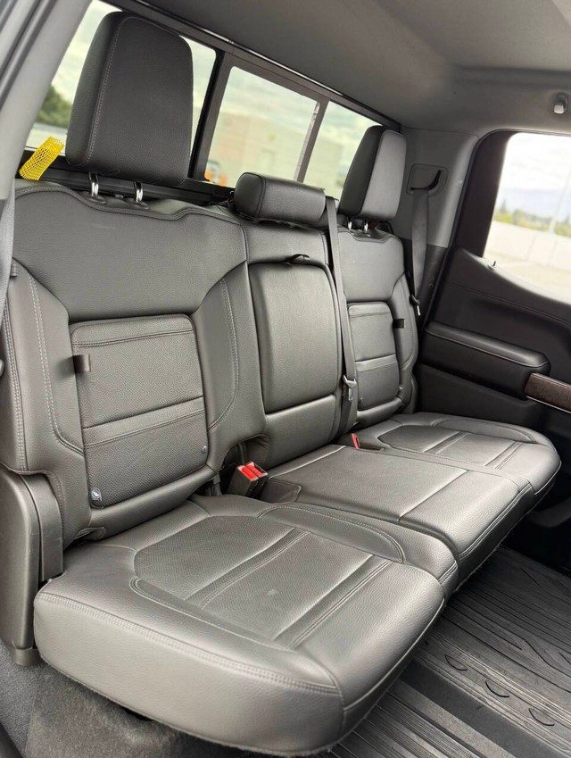 GMC Sierra 1500 Vehicle Full-screen Gallery Image 17