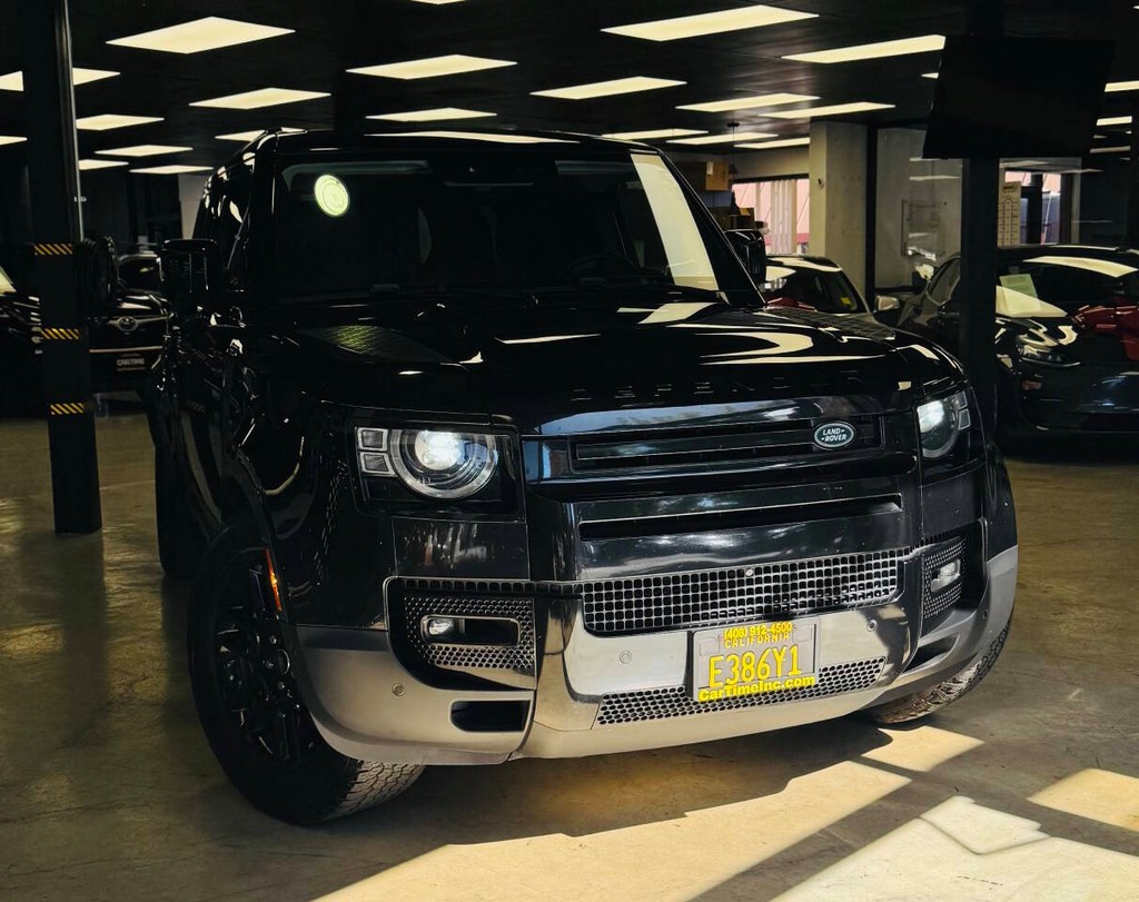 Land Rover Defender Vehicle Full-screen Gallery Image 03