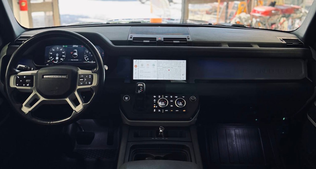 Land Rover Defender Vehicle Full-screen Gallery Image 17