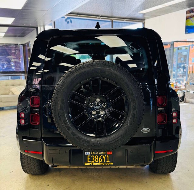 Land Rover Defender Vehicle Full-screen Gallery Image 08