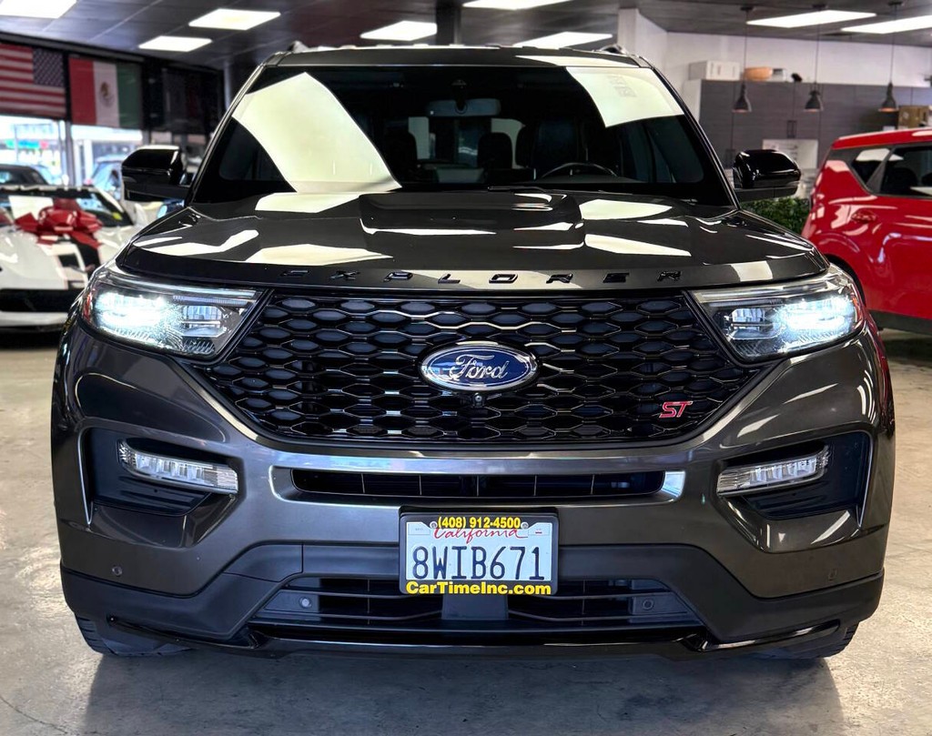 Ford Explorer Vehicle Full-screen Gallery Image 02