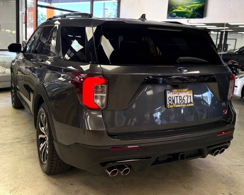 Ford Explorer Vehicle Full-screen Gallery Image 05