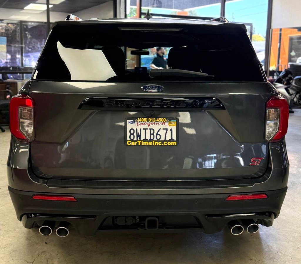 Ford Explorer Vehicle Full-screen Gallery Image 06