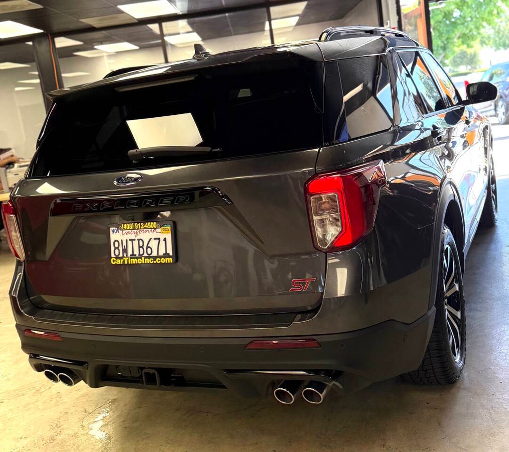 Ford Explorer Vehicle Full-screen Gallery Image 07