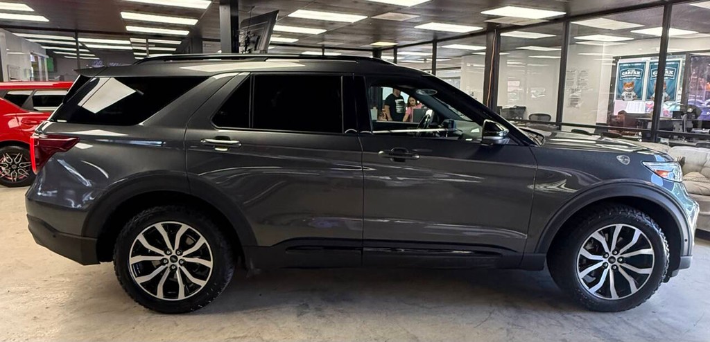 Ford Explorer Vehicle Full-screen Gallery Image 08