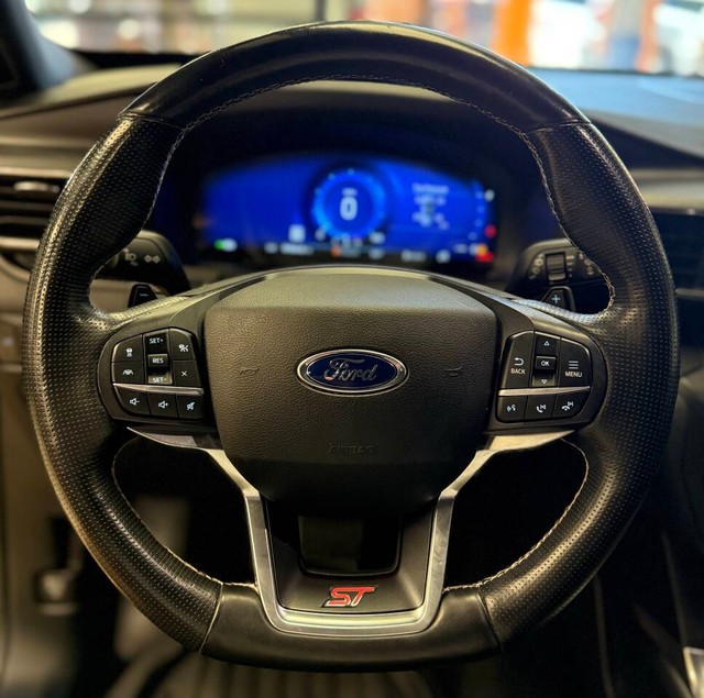 Ford Explorer Vehicle Full-screen Gallery Image 10