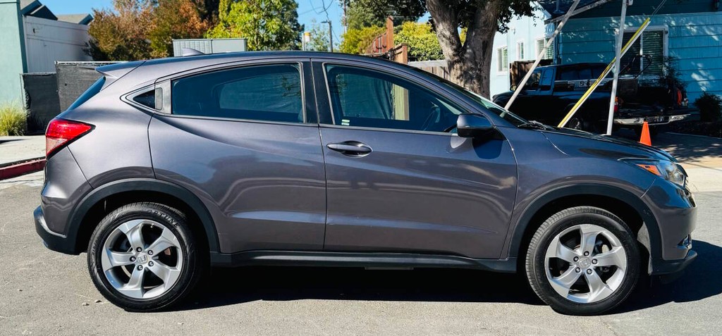 Honda HR-V Vehicle Full-screen Gallery Image 05