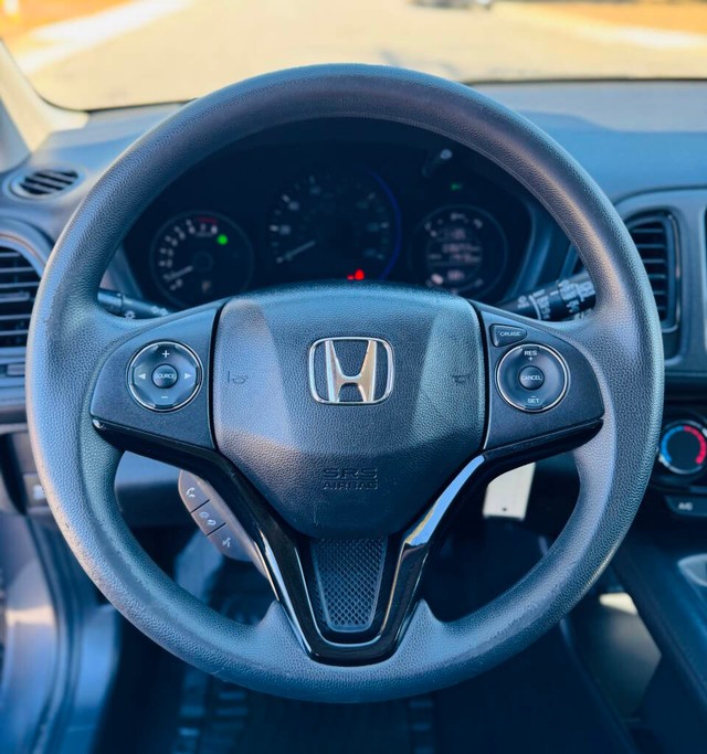 Honda HR-V Vehicle Full-screen Gallery Image 09