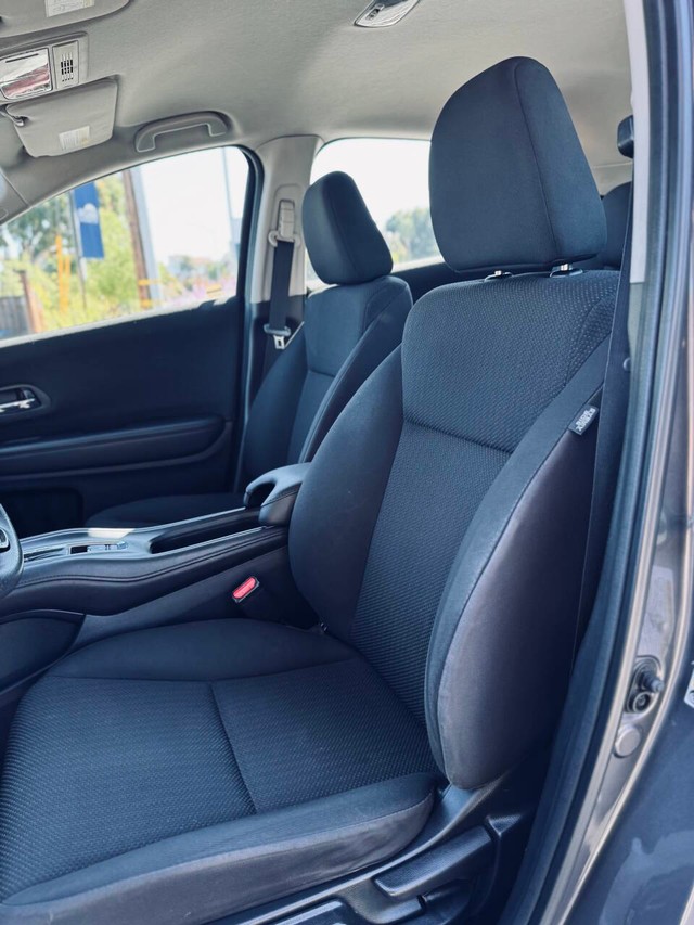 Honda HR-V Vehicle Full-screen Gallery Image 12