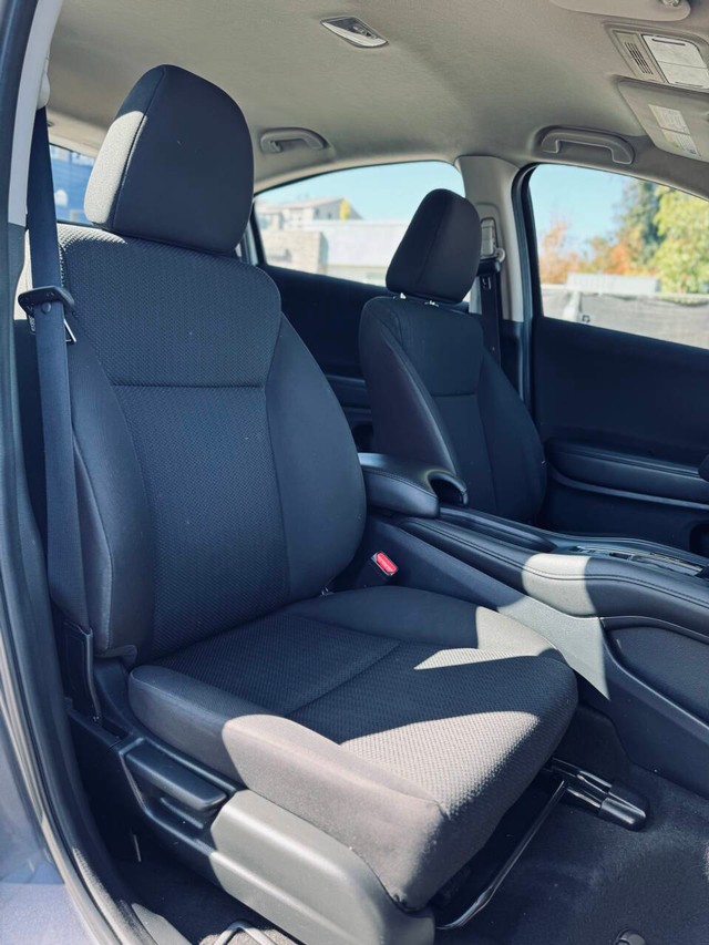 Honda HR-V Vehicle Full-screen Gallery Image 13