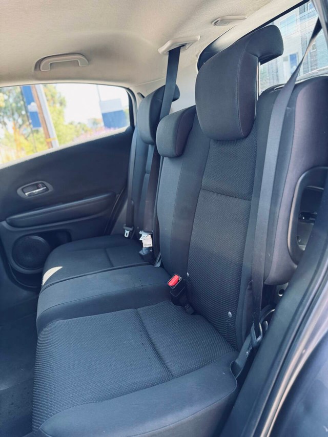 Honda HR-V Vehicle Full-screen Gallery Image 15