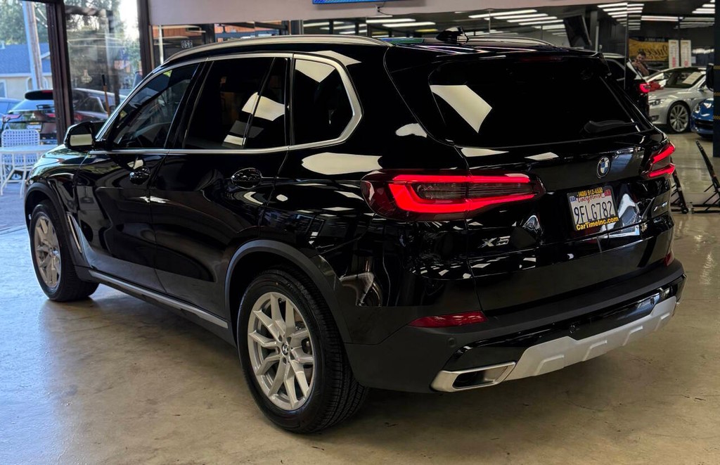 BMW X5 Vehicle Full-screen Gallery Image 08