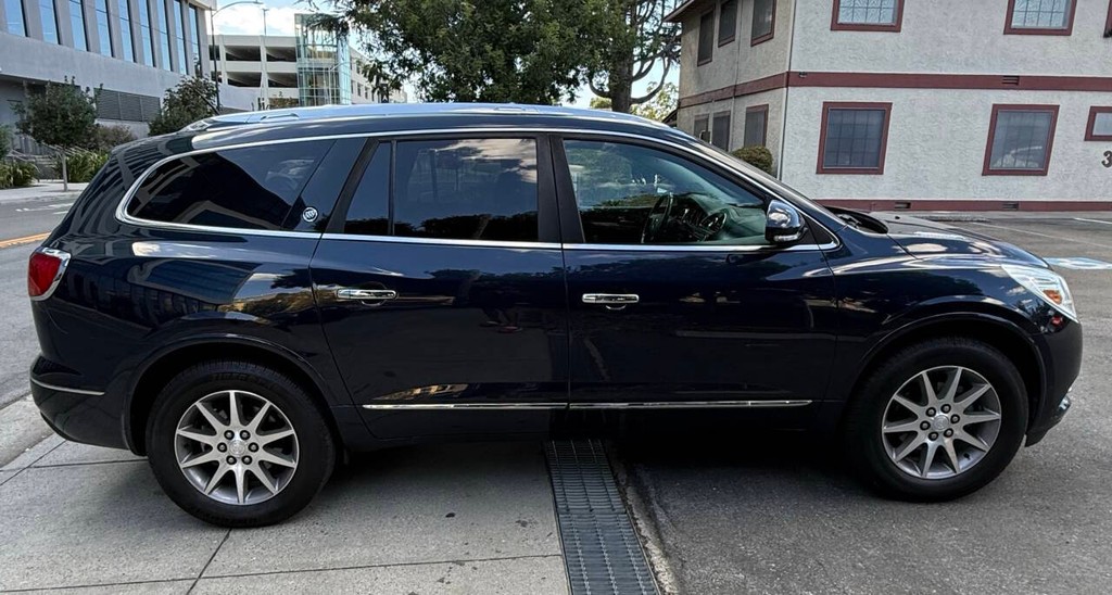 Buick Enclave Vehicle Full-screen Gallery Image 05