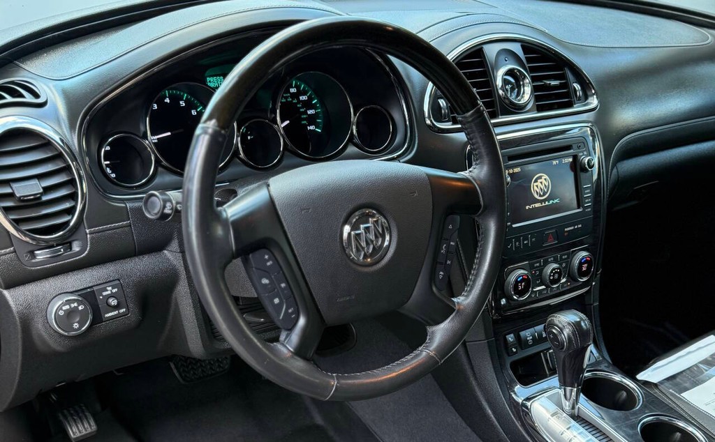 Buick Enclave Vehicle Full-screen Gallery Image 09