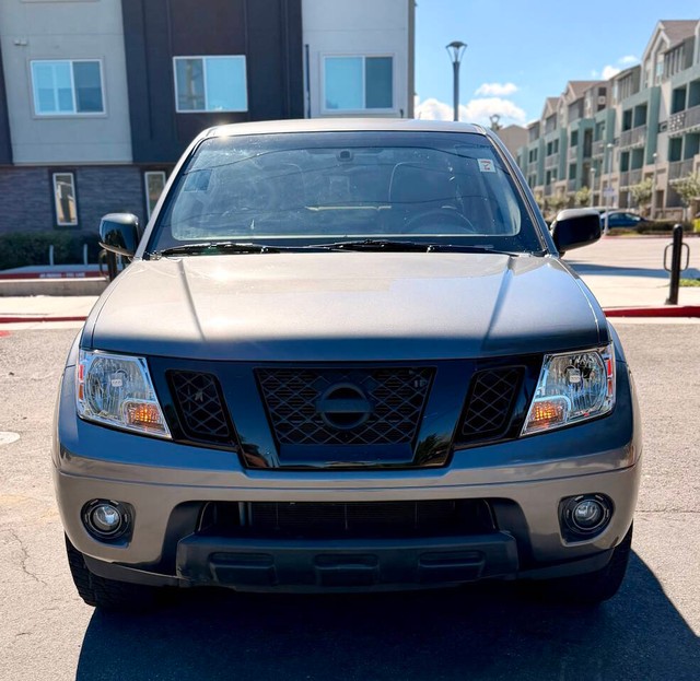 Nissan Frontier Vehicle Full-screen Gallery Image 03