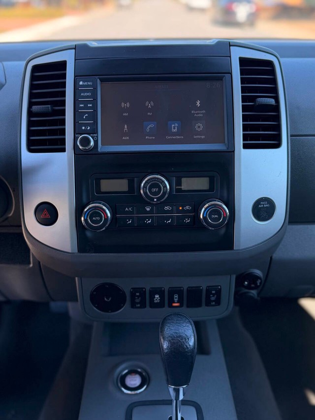 Nissan Frontier Vehicle Full-screen Gallery Image 12