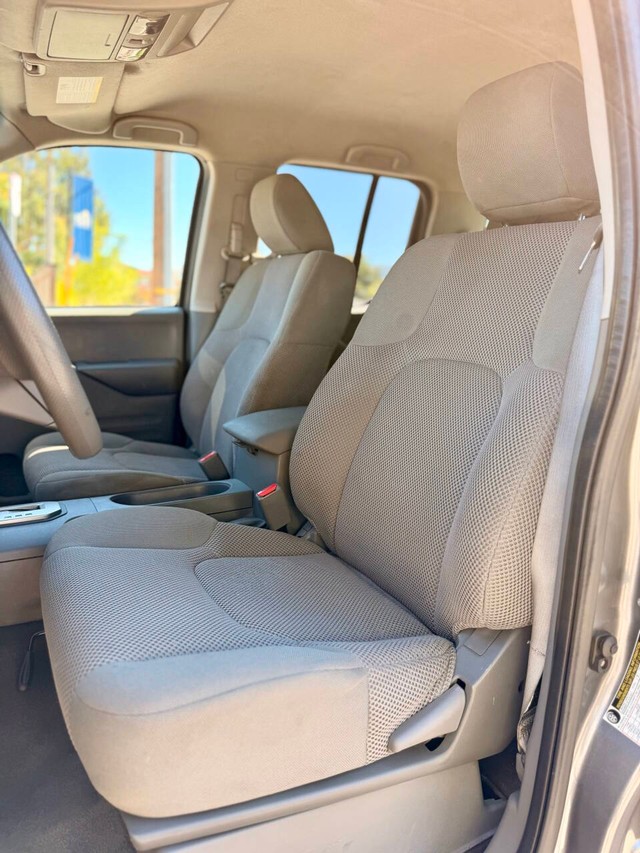 Nissan Frontier Vehicle Full-screen Gallery Image 13