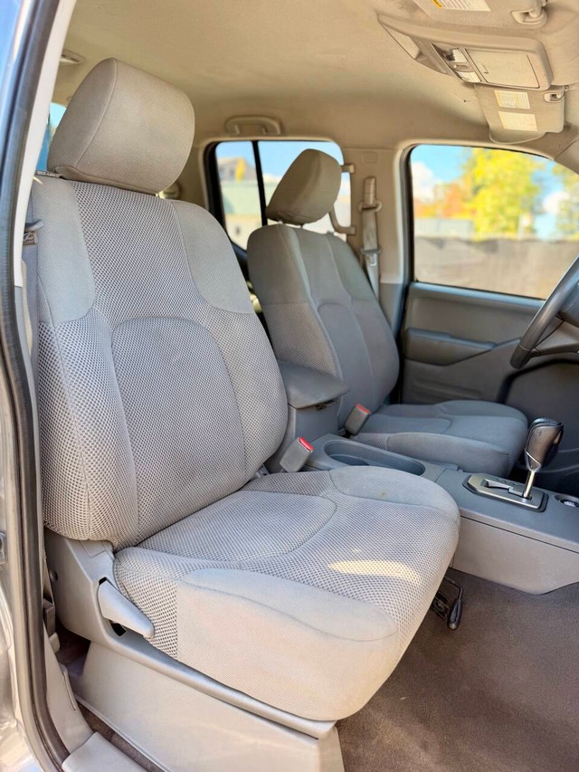 Nissan Frontier Vehicle Full-screen Gallery Image 14