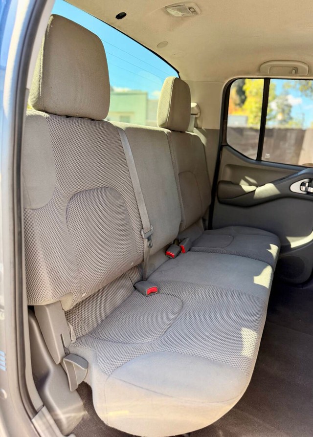 Nissan Frontier Vehicle Full-screen Gallery Image 15