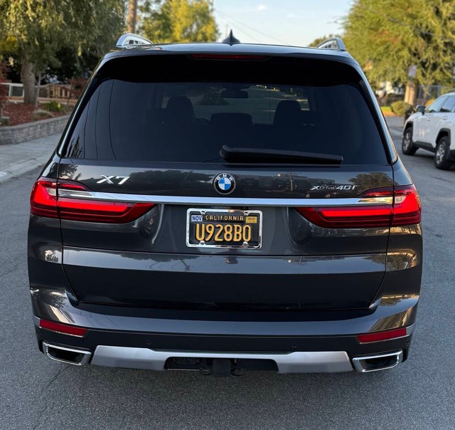 BMW X7 Vehicle Full-screen Gallery Image 06