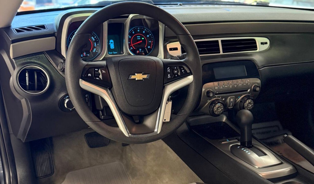 Chevrolet Camaro Vehicle Full-screen Gallery Image 09