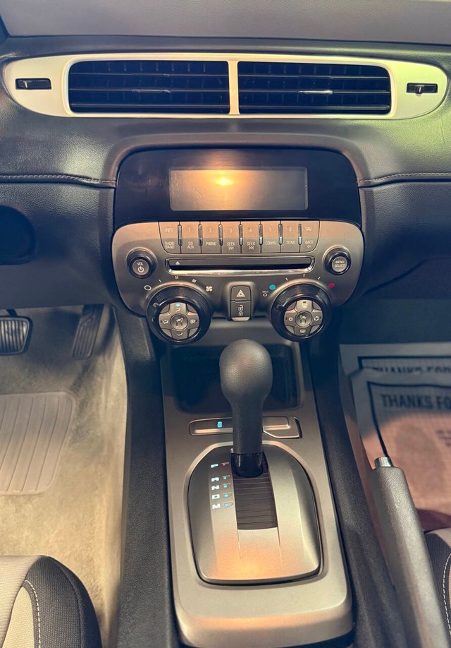 Chevrolet Camaro Vehicle Full-screen Gallery Image 12