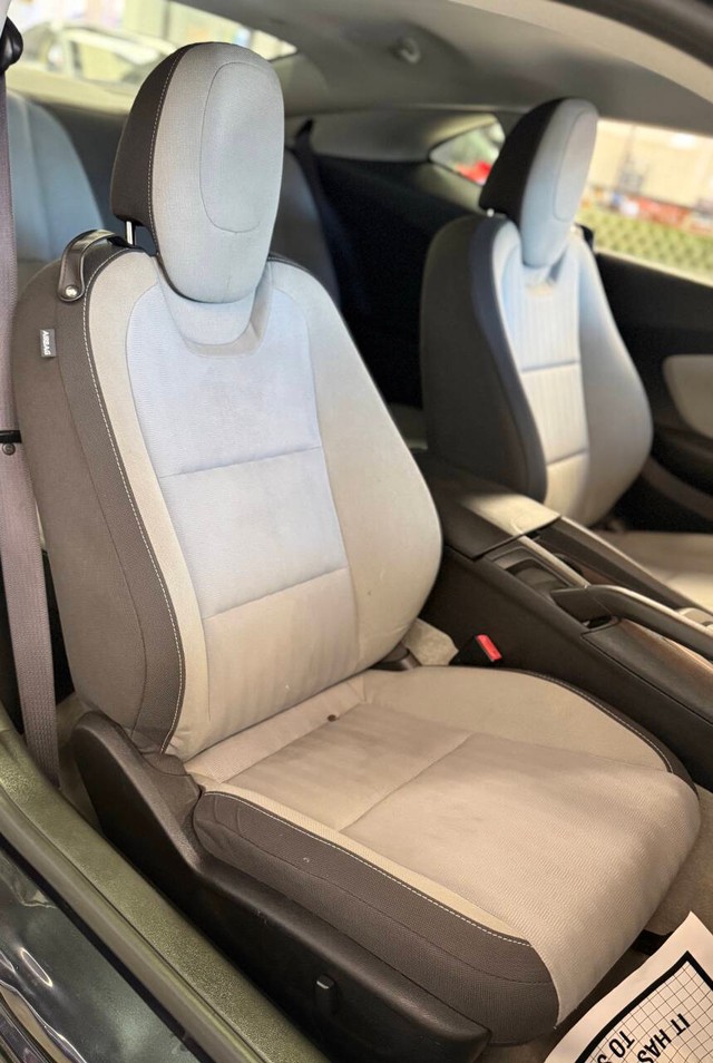 Chevrolet Camaro Vehicle Full-screen Gallery Image 15