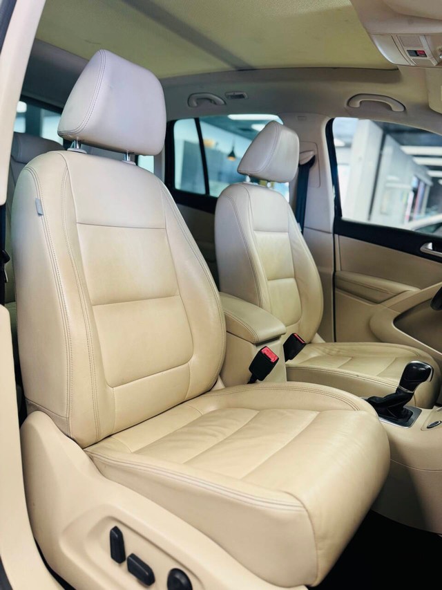 Volkswagen Tiguan Vehicle Full-screen Gallery Image 13