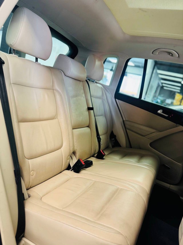 Volkswagen Tiguan Vehicle Full-screen Gallery Image 14