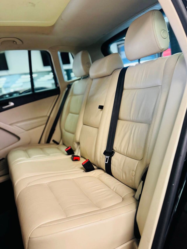 Volkswagen Tiguan Vehicle Full-screen Gallery Image 15