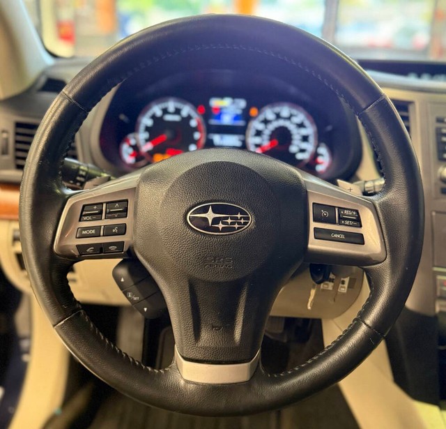 Subaru Outback Vehicle Full-screen Gallery Image 10