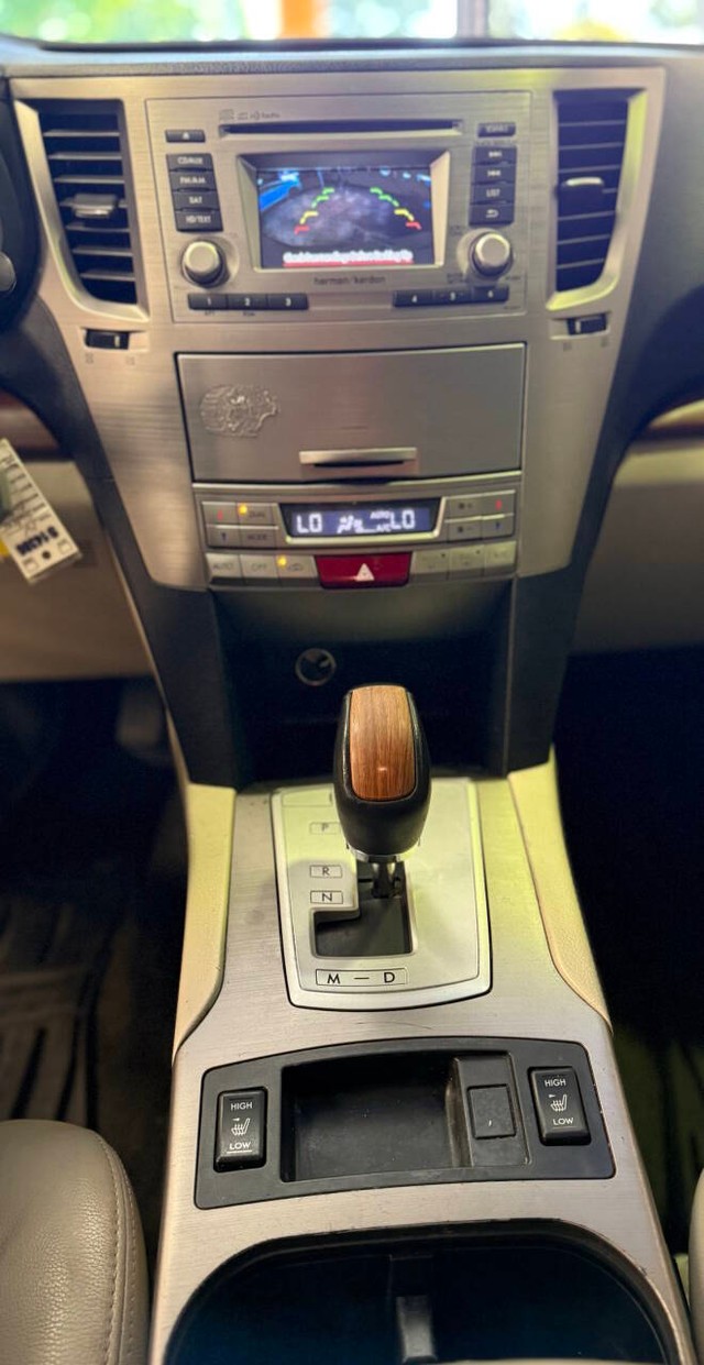 Subaru Outback Vehicle Full-screen Gallery Image 11